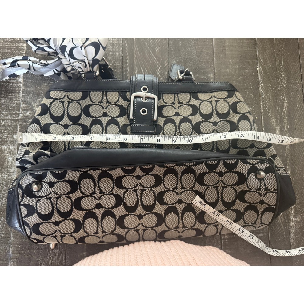 COACH Vintage Y2k Hampton Signature Canvas Shoulder Bag B/W Coach Scarf - Picture 13 of 14